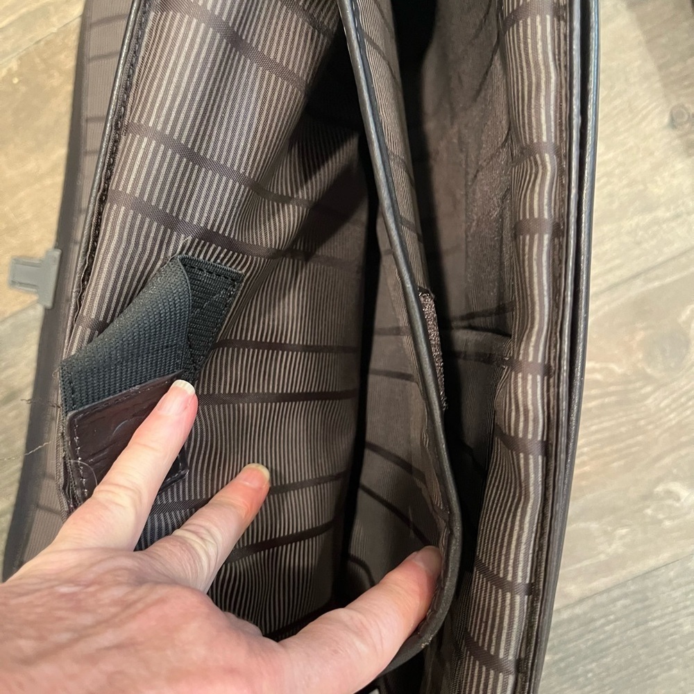 Kenneth Cole Reaction Leather Messenger Bag Briefcase Dark Brown Laptop - Picture 8 of 10